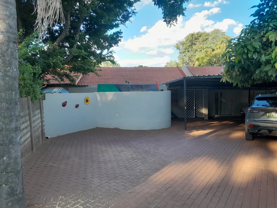 4 Bedroom Property for Sale in Safari Gardens North West